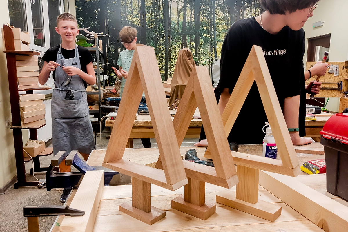 Hout recyclen en scholen helpen! Zo werkt Eko-Okna